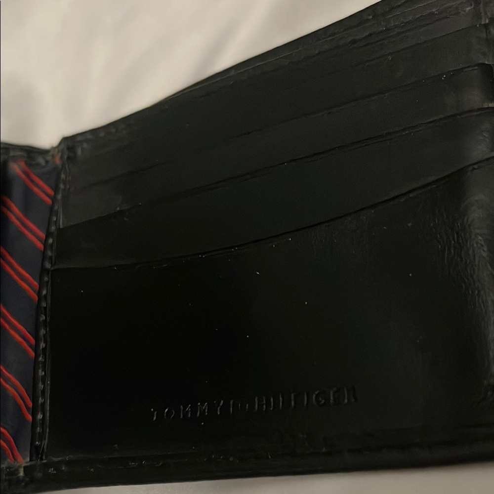 Tommy Hilfiger Black Leather Wallet 3 1/2 x 4“ - Picture 5 of 7